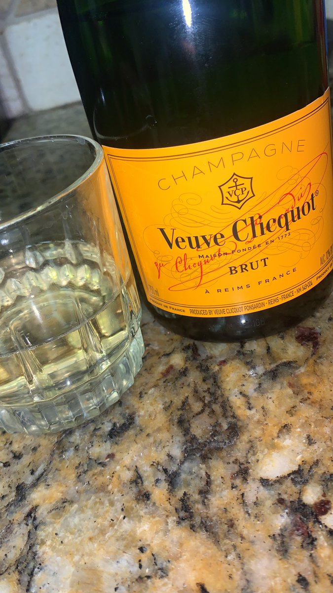 t_c_9_9's tweet photo. @EddieGriffinCom cheers 🥂🍾 https://t.co/SjcztsDz72