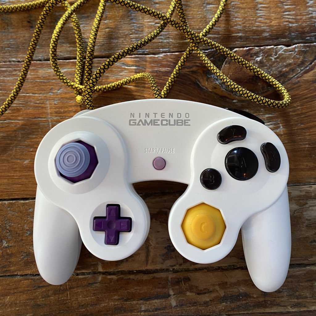 van5on's tweet image. Shoutout to the king @UponsMods  for the dope controller! 10/10 would recommend  🙏