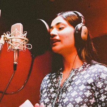 Dhiya_tweets's tweet photo. Singer #Losliya ♥️

What a voice! 🥺😍 She rocked it 🔥 

#AdichuParakkaviduma #FriendshipMovie https://t.co/uDeoSUlke9