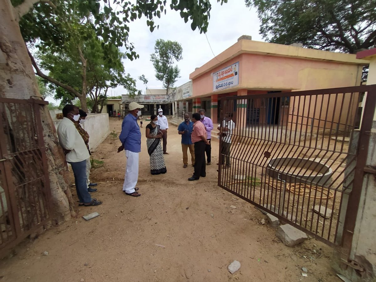 McPebbair's tweet image. #Pebbair Municipality - 3rd Day of #PattanaPragathi Programme - 3rd Phase - Hon'ble Sri A Ravindhar, @WanaparthyDeo, Wanaparthy Dist sir visited  inspected Schools under Pattana Pragathi programme
@Collector_WNP @cdmatelangana @WanaparthyDeo
