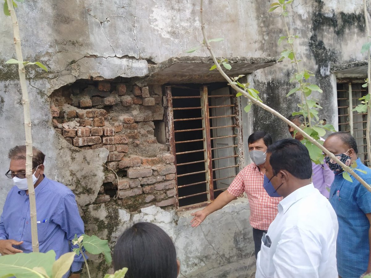 McPebbair's tweet image. #Pebbair Municipality - 3rd Day of #PattanaPragathi Programme - 3rd Phase - Hon'ble Sri A Ravindhar, @WanaparthyDeo, Wanaparthy Dist sir visited  inspected Schools under Pattana Pragathi programme
@Collector_WNP @cdmatelangana @WanaparthyDeo