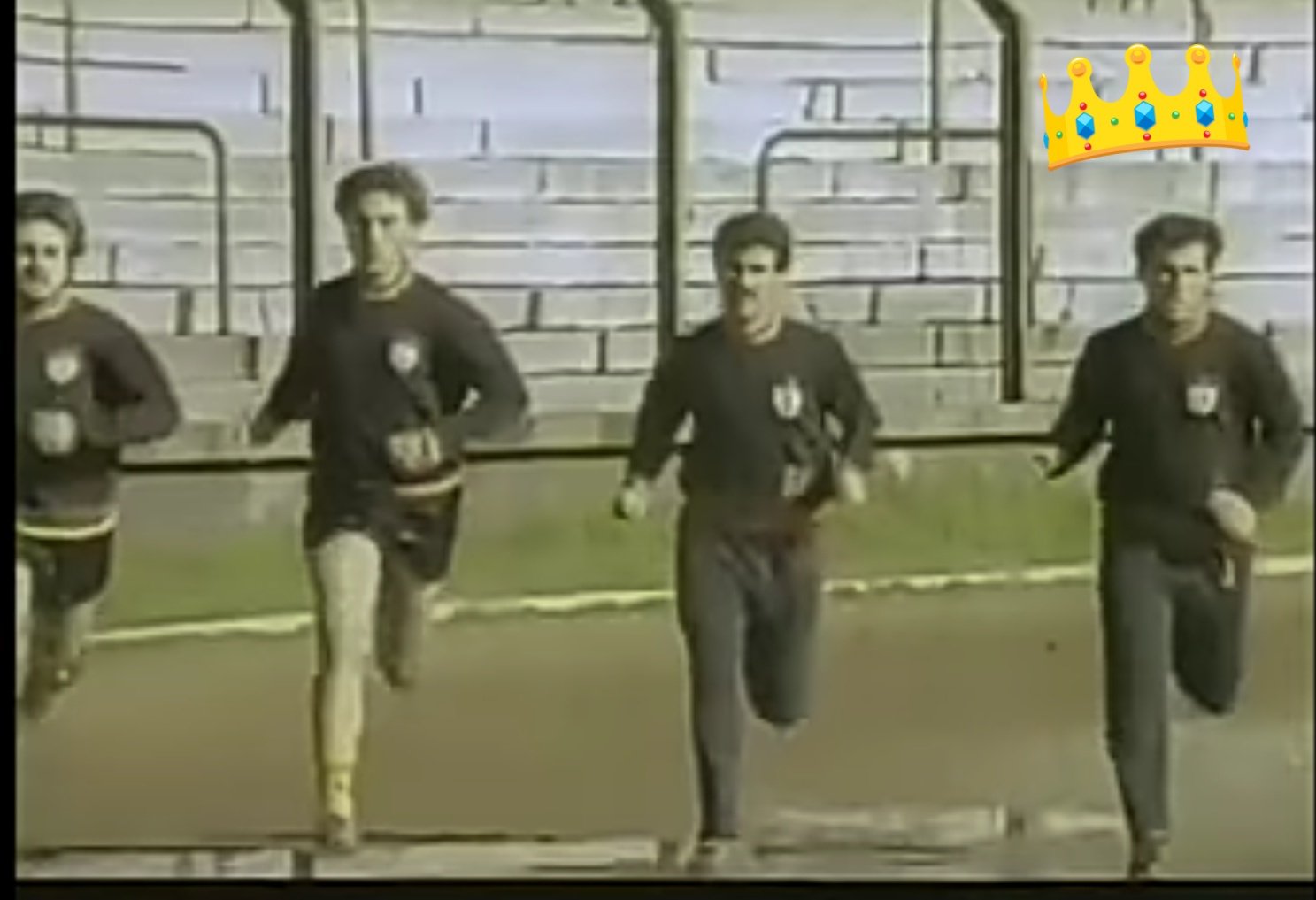 Ibrahim Karadeniz On Twitter Rahmetli Kemal Sunal In Inek Saban Filminde Galatasaray Da Idman Yapan Futbolcular Da En Sagdaki Kosan Oyuncu Fatih Terim Https T Co 8h1civkecs Twitter