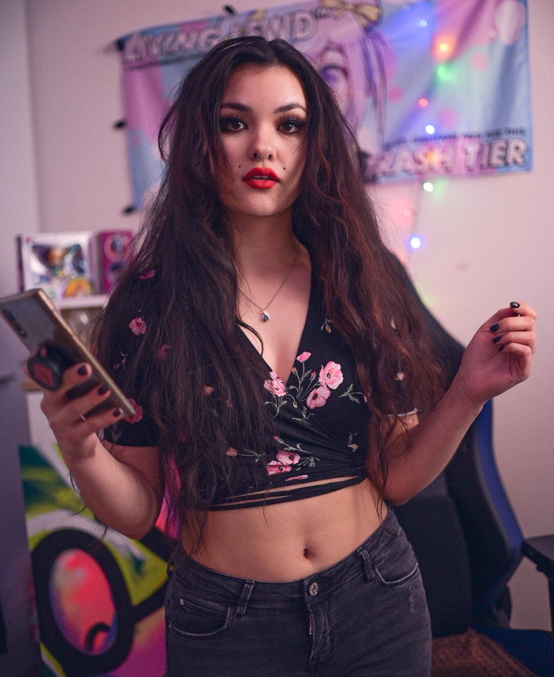 EmpressYenni on Twitter: "Baddie vibes as a streamer girl is still