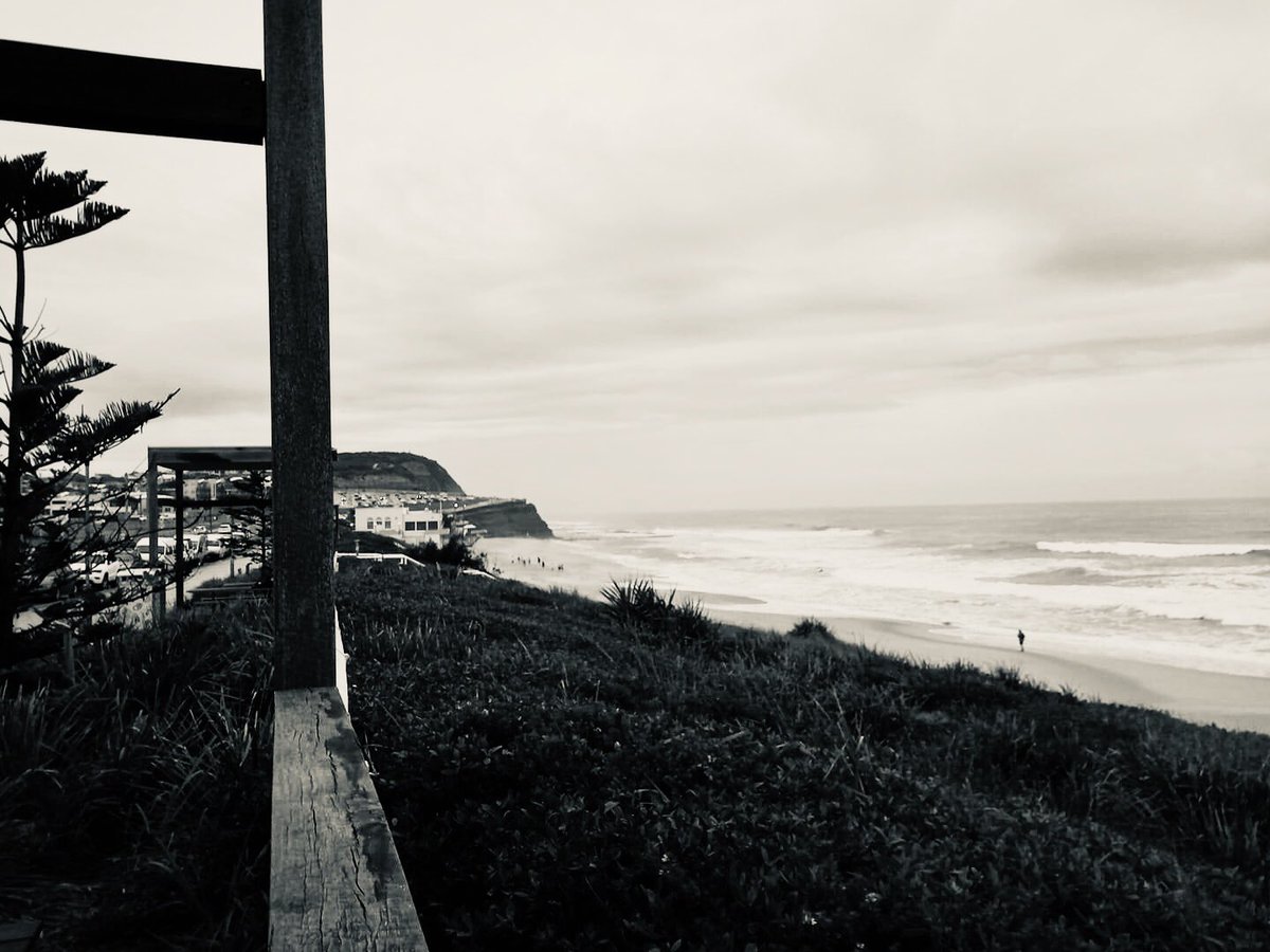 paulccooke54's tweet photo. Bar Beach, Newcastle, Thursday. https://t.co/cVR3Gm7rPN