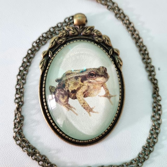 I still have lots of lovely animal necklaces available from my Folksy shop! Including this one which is still waiting to hop off to it's forever home. 🐸💕
folksy.com/shops/Heathers…
#UKGiftHour #UKGiftAM