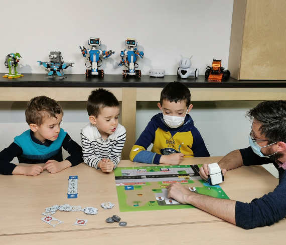 euratechnologie's tweet photo. #EuraTechKids #LearningDistrict
🤖 🚀 👾 Mettez la tech dans les mains de vos enfants : inscrivez-les cet été aux ateliers EuraTech'Kids ! Les dates de Juillet / Août sont ouvertes !
📌 S'inscrire à l'atelier Robotique pour les petits avec Kubo : https://t.co/eSGE75STEq https://t.co/E7baWVpvLP