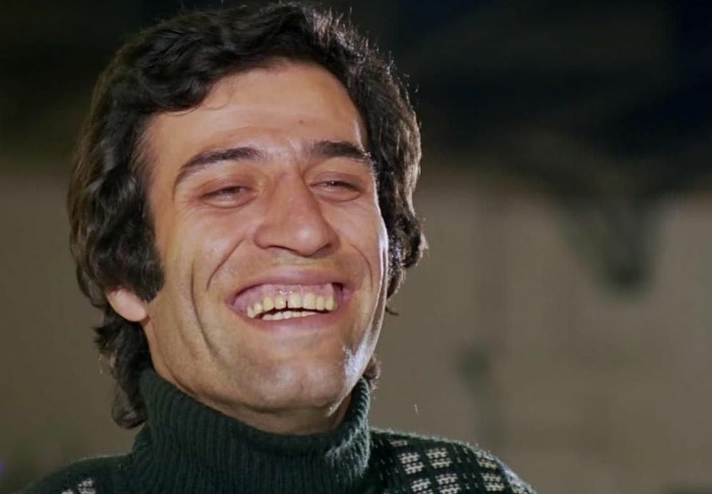 Devran Yalcinkaya No Twitter Sinemamizin Usta Oyuncusu Kemal Sunal In Vefatinin Yil Donumunde Rahmet Aniyoruz Guzel Icten Gulusu Bizlere Miras Kaldi Mekani Cennet Olsun Kemalsunal Https T Co Fxuyzw4fij Twitter