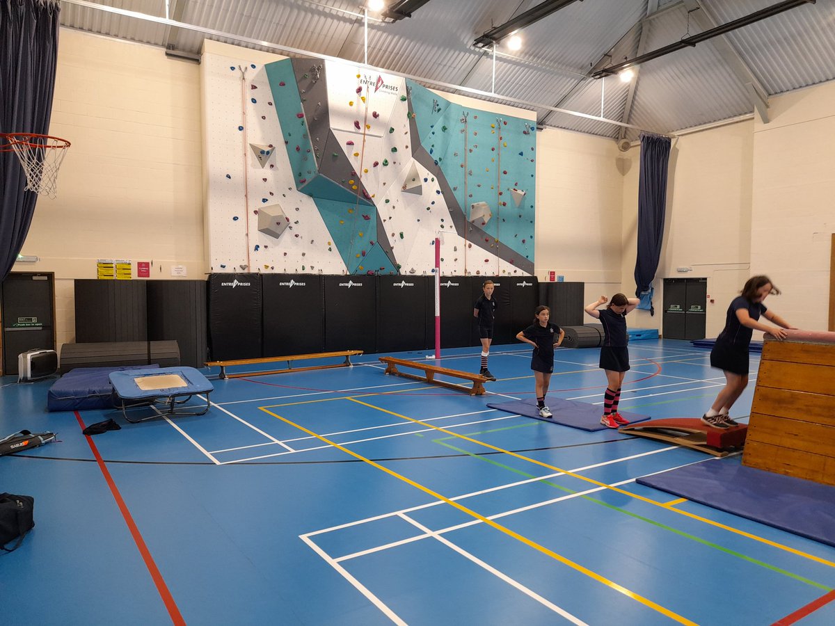 MonPrepSport's tweet photo. So our last Y6 Saturday Sport has turned into an obstacle course! #tiredgirls #habsfest @MonGirlsPrep @MonBoysPrep https://t.co/zBoPn8M46W