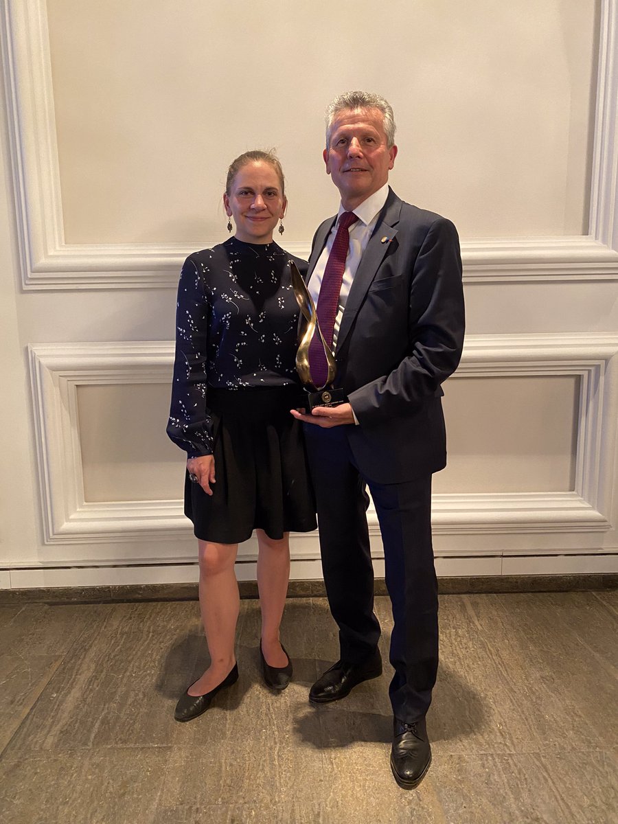 Congratulations once more to Serge Dubs winning the first ever Gérard Basset Lifetime Achievement Award and being given the magnificent prize in person last night. <a href="/asisomms/">ASI - Association de la Sommellerie Internationale</a>