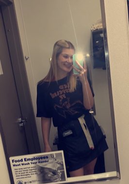 victorialantz_'s tweet photo. #NewProfilePic Do we do these anymore? https://t.co/g6Zllqa2AK