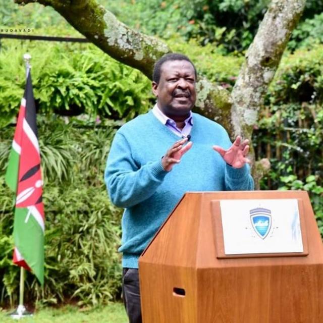 Who would represent Kenya well in a high level World Bank meeting?

Retweet for Ruto

Like for Mudavadi

#MudavadiTheBetterOption