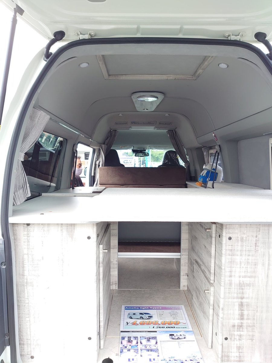 ハイエース車中泊仕様にソファーと扇風機を積んでリビング化 そしてママチャリ自転車も積めてキャンプで大活躍 車検や資材運搬したい場合は脱着が可能です Hiace3型dxキャンピングカーの一人自作diy 車中泊 キャンプ応援サイト