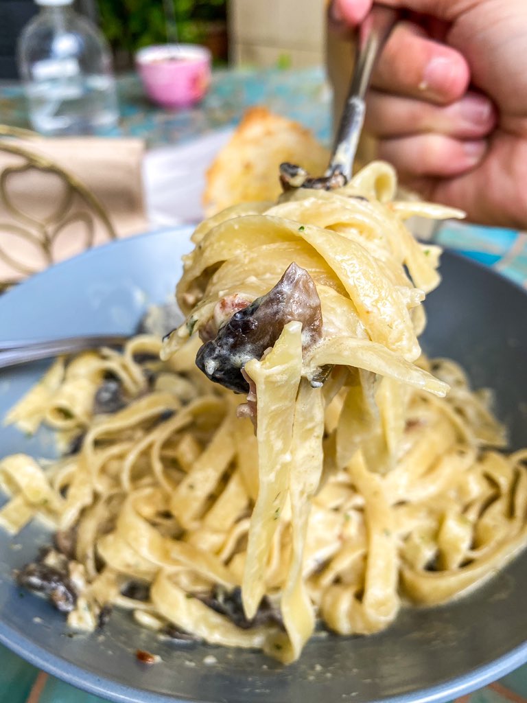 SouthSnippets's tweet photo. Snippets of this Southie’s light lunch and caffeine fix.🍝☕️ This Carbonara and Iced Latte by @cafemarygrace @AlabangTownCntr hit the spot.👌🏼
Where else do you get good carbonara in the south?🤔
#southsnippets #southeats #carbonara #coffeecoffeecoffee #taratown #muntinlupa https://t.co/AWKvYpUgpO