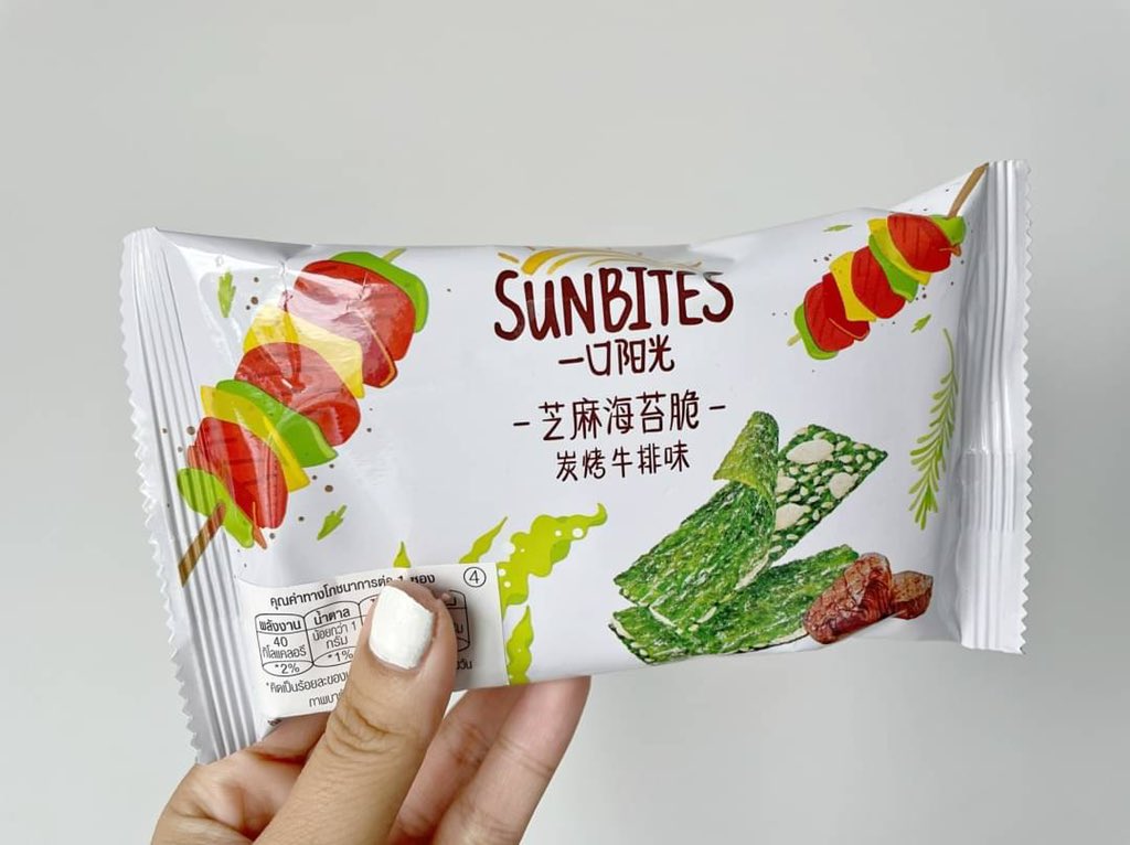 itsopalnaaa's tweet photo. #Sunbites อันนี้กินเพลินมาาาก เป็นสาหร่ายอบกรอบและตรงกลางเป็นธัญพืชอบกรอบมี3 รสชาติรสออริจินัล ซีฟู๊ดและบาร์บีคิว รสบาร์บีคิวคือดีมากกกก ชอบตรงที่มันไม่เค็มจัด หอมสาหร่าย กรุบๆกรอบๆ กินได้เพลินๆ #อร่อยไม่รู้สึกผิด เลยจ้า 20฿ เท่านั้น📍7-11  #อร่อยบอกต่อ https://t.co/99aqOcgBMX