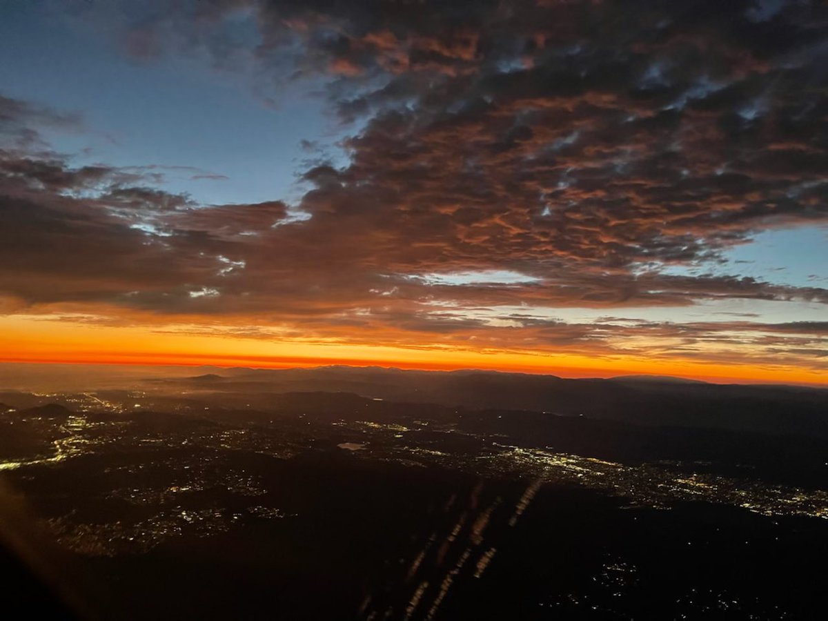 FFOA_Org's tweet image. Best office view in the world. Quick flight (22 min) from LAX to BFL in the Hawker.  #flying #pilotlife #privatejet #learntofly