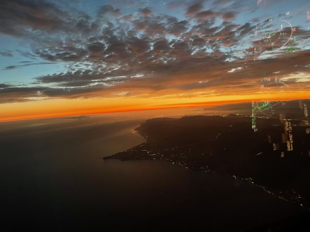 FFOA_Org's tweet image. Best office view in the world. Quick flight (22 min) from LAX to BFL in the Hawker.  #flying #pilotlife #privatejet #learntofly