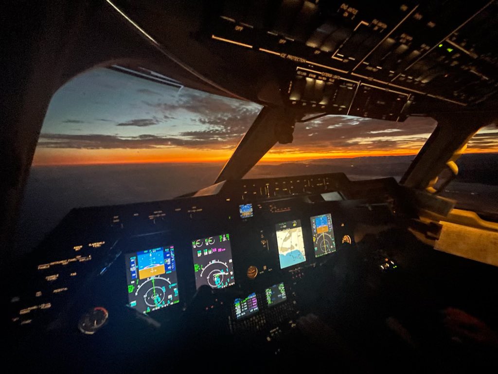 FFOA_Org's tweet image. Best office view in the world. Quick flight (22 min) from LAX to BFL in the Hawker.  #flying #pilotlife #privatejet #learntofly