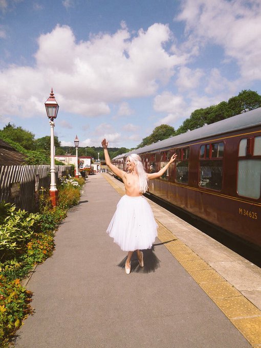 Such a beautiful day to dance ❤️☀️ https://t.co/QFp8sox2KS<a href="/tag/lovelife"class="tags"><span>#lovelife</span></a><a href="/tag/armani"class="tags"><span>#armani</span></a><a href="/tag/jeansfetish"class="tags"><span>#jeansfetish</span></a><a href="/tag/follome"class="tags"><span>#follome</span></a>