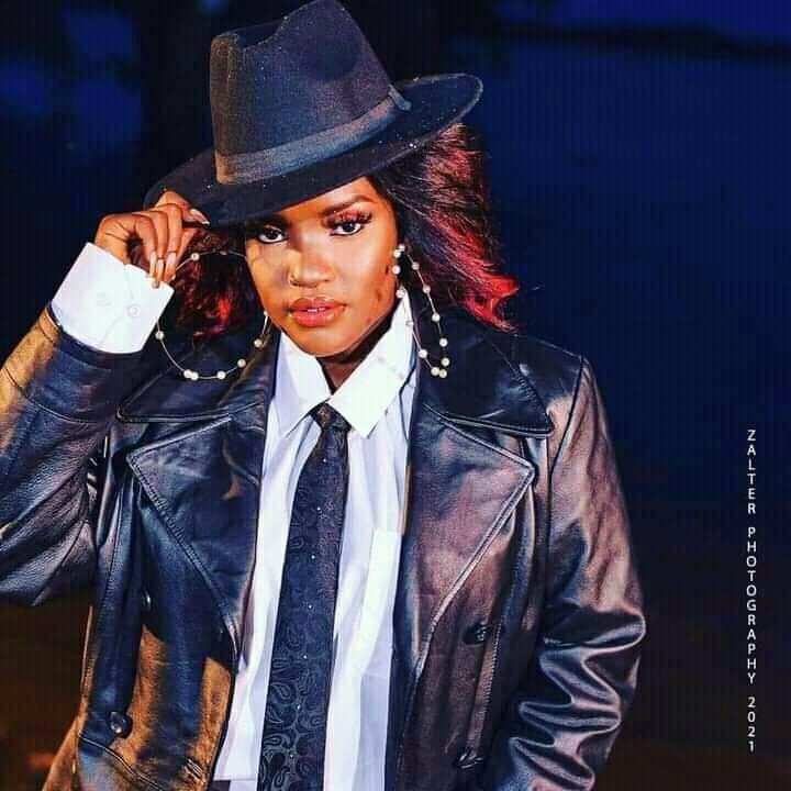 MutoniFille's tweet photo. Am officially on Twitter
@MutoniFille  .
#Esaawa yonna. https://t.co/MQFrznGCTs