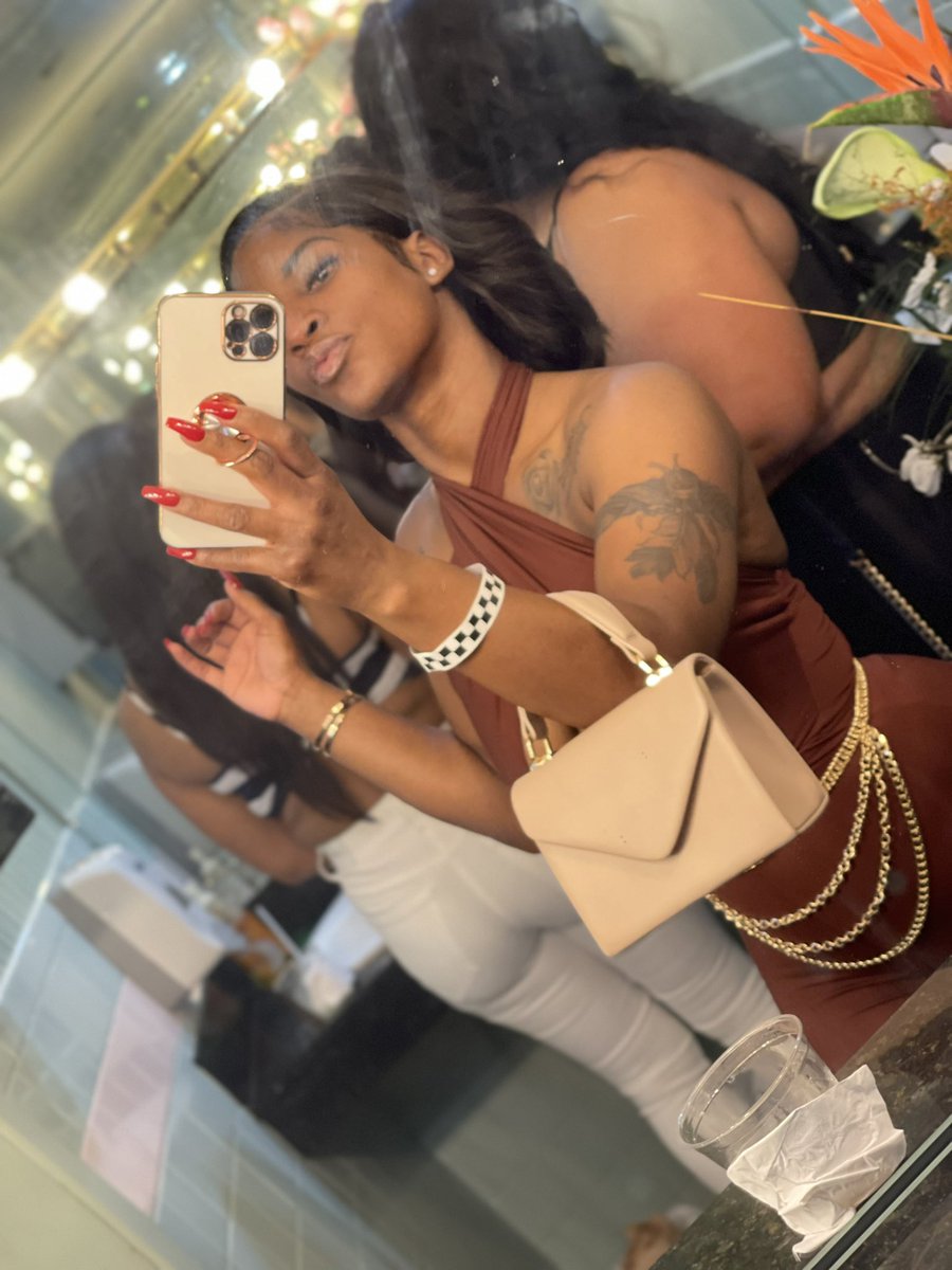 STR8_BEAUTEE's tweet photo. No filter #justFace🍫🍫🍫 https://t.co/3ACePtbwkH