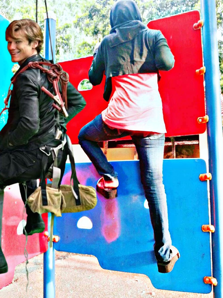 Alizs08's tweet image. When you took "climbing" too seriously.  . 🤣🤣 it just playground Mac.. 😅

*I have no shame to edit me with Mac* 🙈🤡

#SaveMacGyver #MacGyver #MacMashup