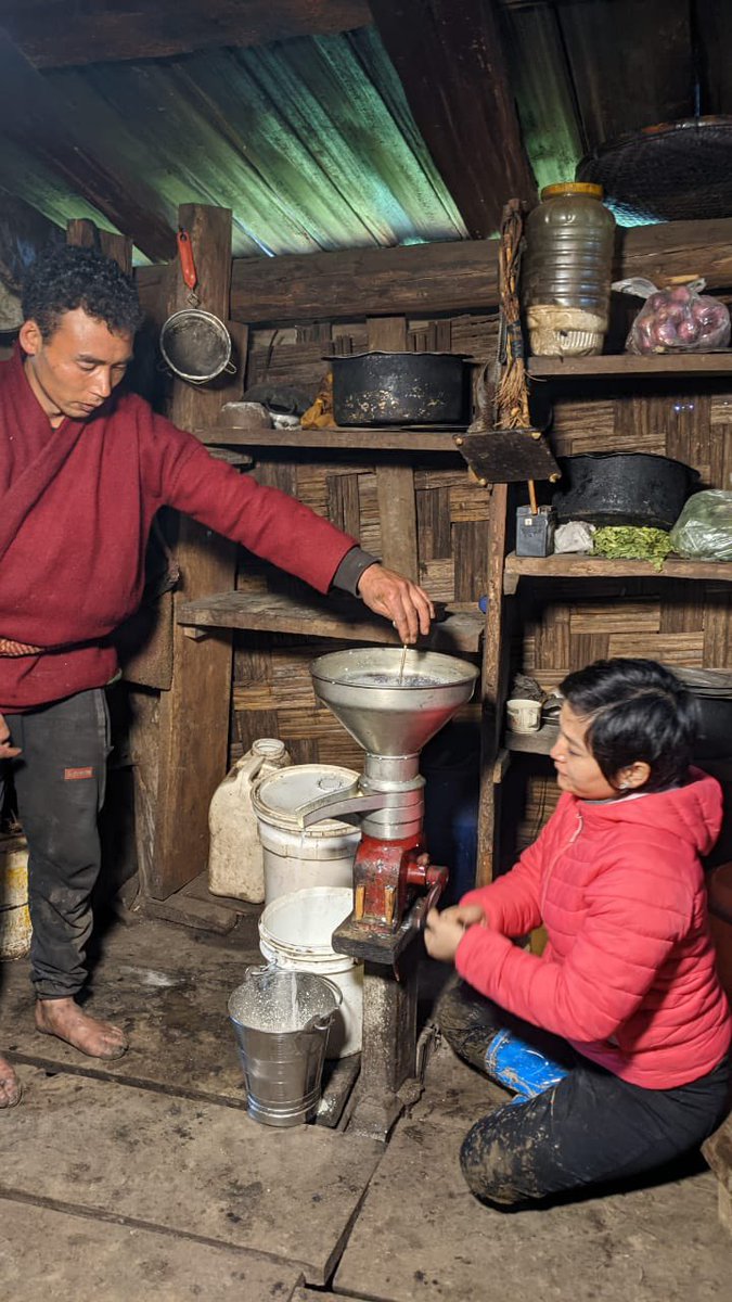 literbasar's tweet photo. Saturday’s are for throwback. The elusive Brokpa Nomads of West kameng. Made churra, churned butter, milked a yak, cooked and fed and got fed by them. Warm hospitality amidst a minimalist in lifestyle. #arunachalpradesh #pemakhandu #brokpa #BacktoBasics https://t.co/1A79k6ubQw