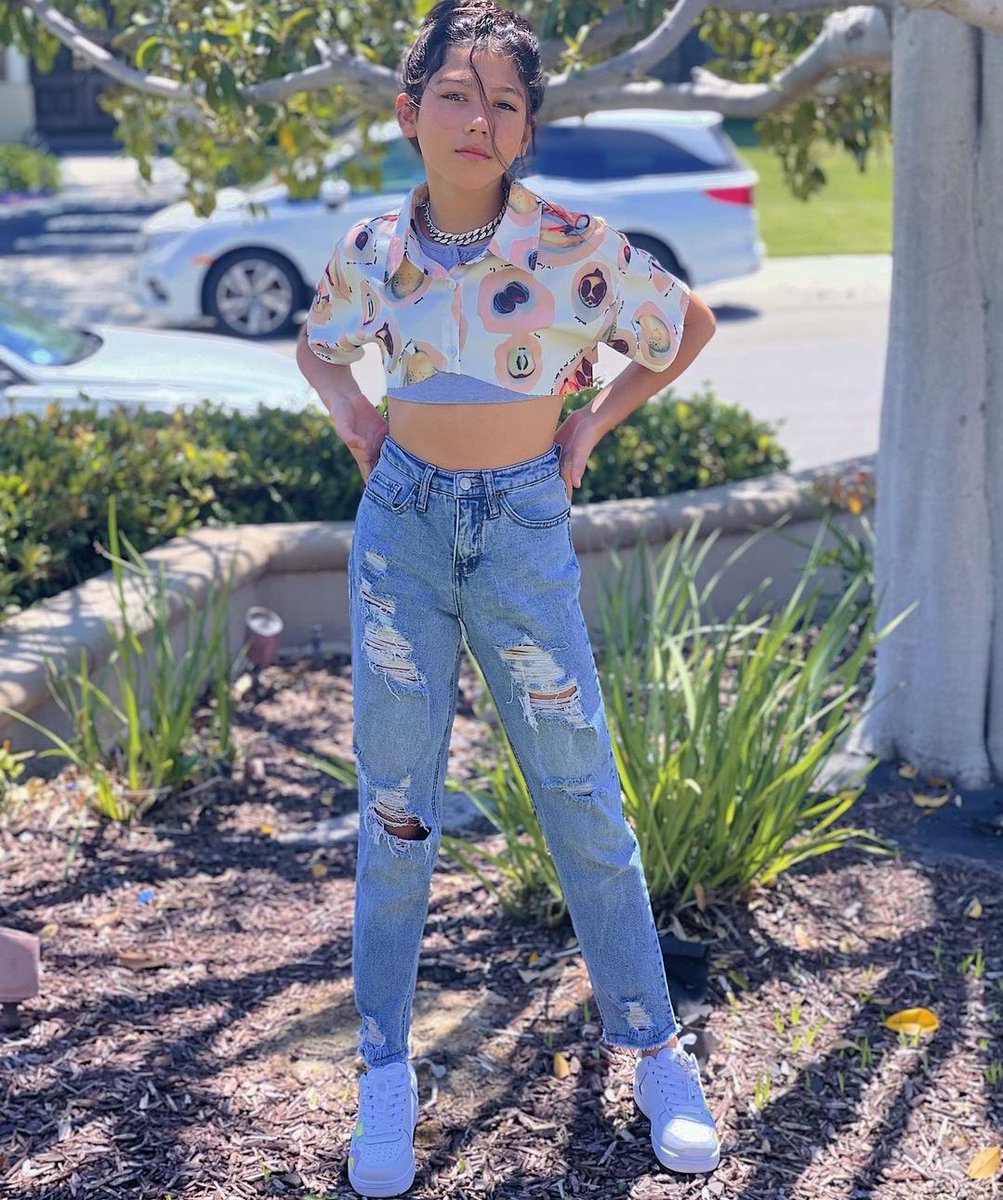 Sending you positive vibes today. Love all of my Txunators 🌙✨ try to comment you’re name backwards without distractions