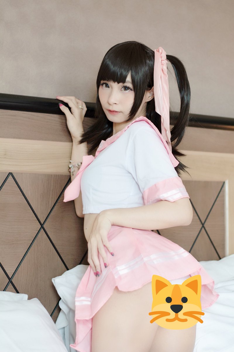 RinaCosplay's tweet photo. ตื่นกันหรือยังเอ่ย~ จะบ่ายแล้วนะคะ 💕#Cosplayer #studentsuit https://t.co/oMs2MTjIqR