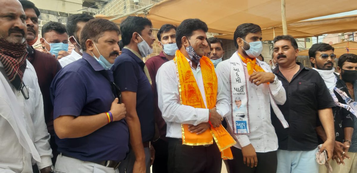 AAP4Bhavnagar's tweet photo. આજરોજ દ્વારકા જિલ્લામાં જન-સંવેદના મુલાકાત કરતા "આપ"ના લોકપ્રિય નેતા શ્રી ઇસુદાન ગઢવી તેમજ "આપ" પરિવાર ગુજરાત

#હવે_બદલાશે_ગુજરાત 

@isudan_gadhvi 
@Gopal_Italia 
@AapGujarat https://t.co/w8CjZzLatm