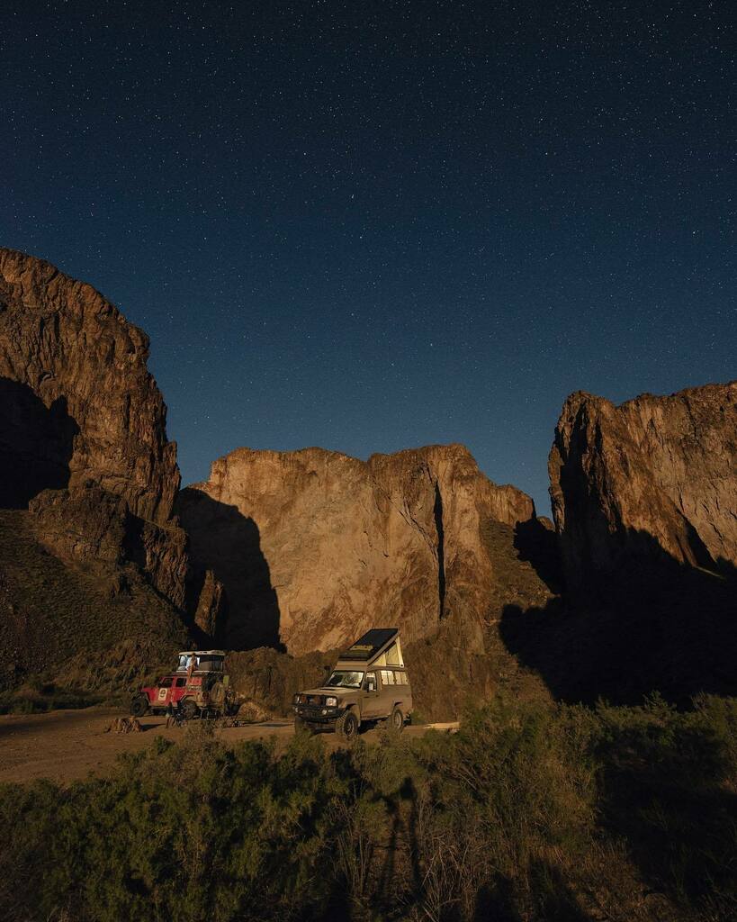 A full moon lighting the canyon walls on a clear night sky. 🌌 Sometimes we can have it “all” 

~
@dometic
@bfgoodrichtires
@odysseybattery 
@adventureready
@expeditioncentre
@scheelmannusa 
@overlandsolar 
@redarc_electronics 
@arb4x4latam
@arb4x4usa
@frontrunneroutfitters 
…