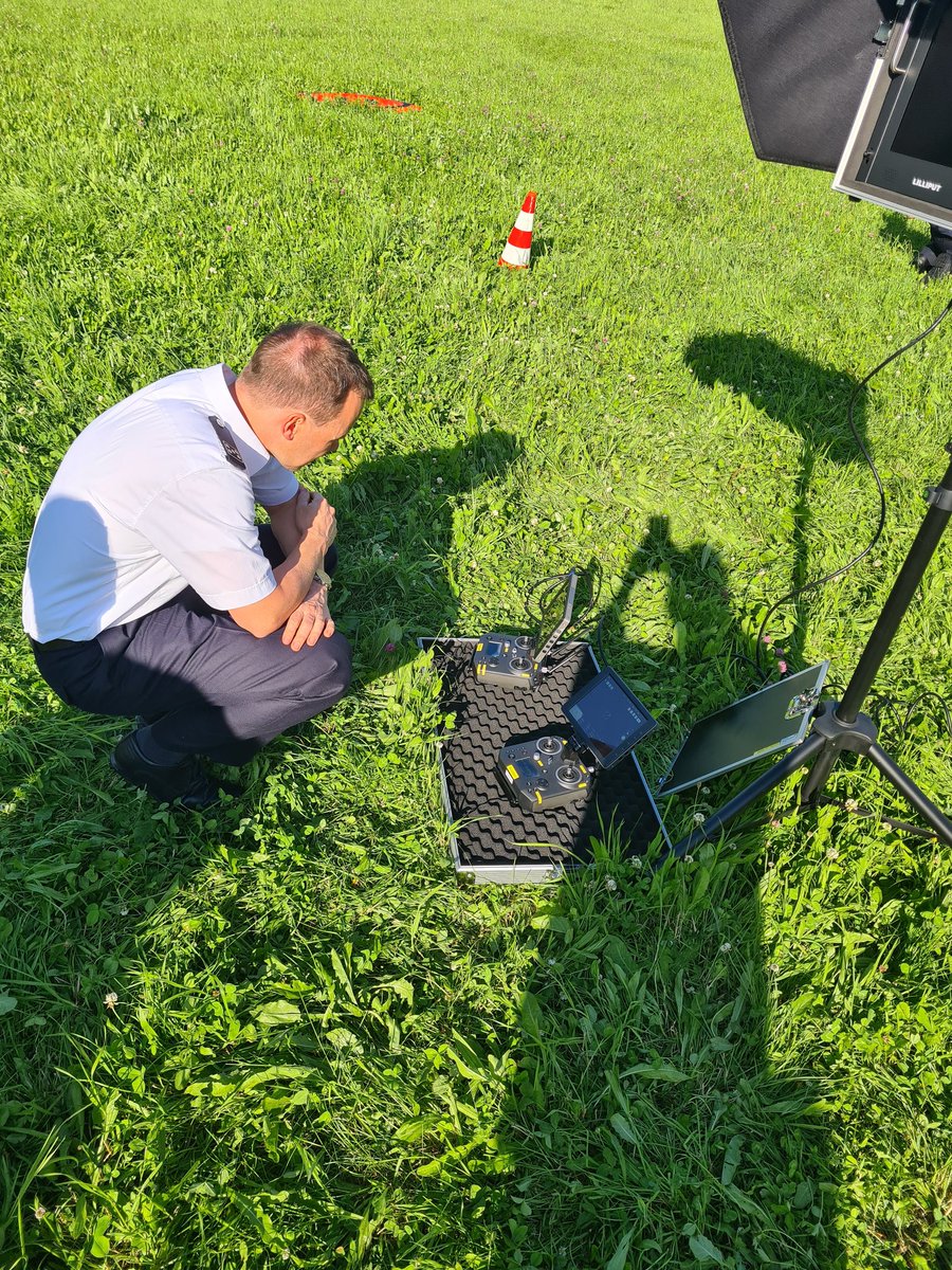 Virtual_Fires's tweet photo. #VFC21 Strahlewetter bei der #Drohnen-Flugübung🔥 https://t.co/OWkijRRAVN