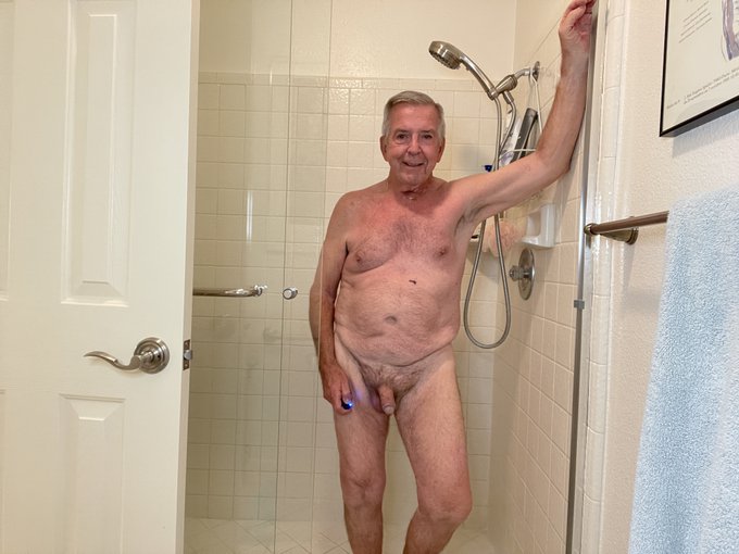 Launching a “shower / towel / briefs / boxers” series.
See https://t.co/Euc7IkLZfE for racier video versions