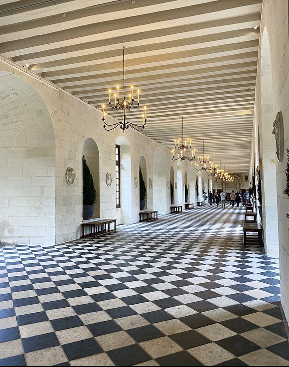 manonbna's tweet photo. Chenonceau, magnifique même sous la pluie 🤍⚡️ #ValdeLoire #MagnifiqueFrance https://t.co/gmgkw3YJDk