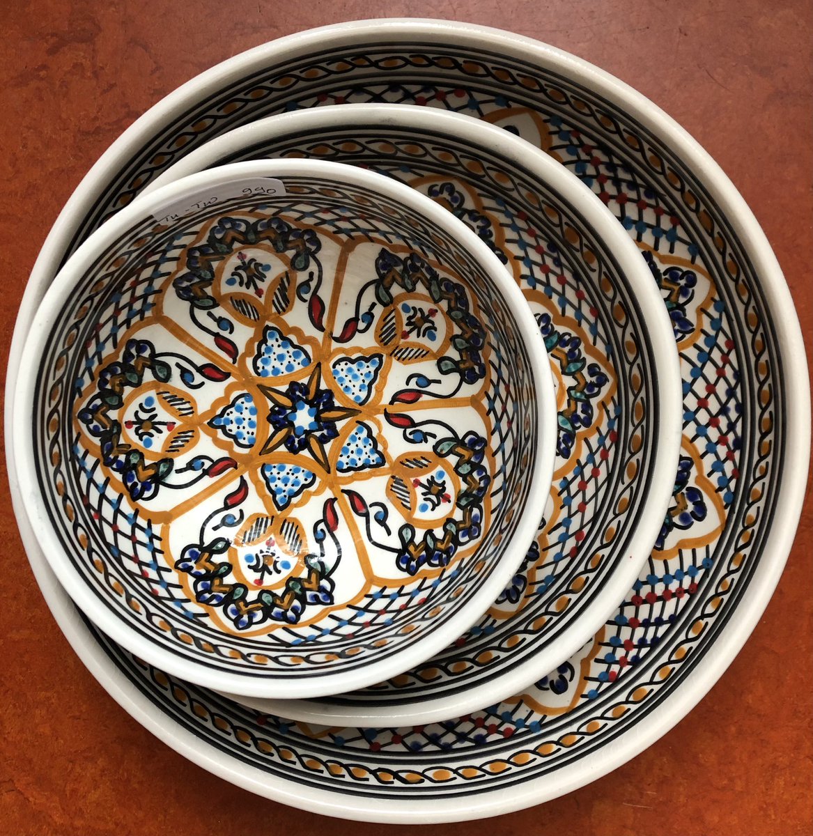 CorryZijl's tweet photo. Een nieuwe maand! Tijd om kennis te maken met ons mooie aardewerk. Je krijgt deze maand 20% #wereldkorting op de schalen en kommen van het mooie gedecoreerde aardewerk uit Tunesië en Zuid Afrika. Ideaal voor de salades en sausjes bij de BBQ #fairtradegemeentedrv #kooplokaal https://t.co/e9idwZ2xe9