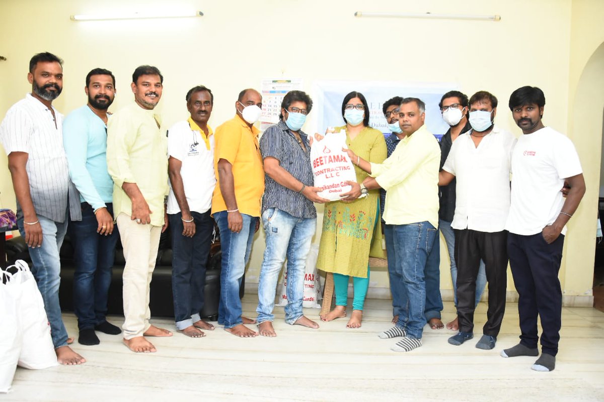 pro_guna's tweet photo. ஊரடங்கில் சினிமா தொழிலாளர்களுக்கு உதவிய தொழிலதிபர்.
#beetamax #manikandanghandhi https://t.co/yNKGjLOo23
