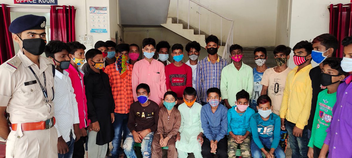 RPF_INDIA's tweet photo. #RPF rescued 30 children and nabbed 12 traffickers at #Katihar from 3 trains in a joint ops with GRP &amp; #BachpanBachaoAndolan(BBA). Children were from 3 dist of Bihar- trafficked to Punjab, Uttarakhand and Mumbai
 #SentinalsOnRail 
@RailMinIndia @PiyushGoyal @IR_CRB @RPFNFR https://t.co/RH0WXPS6yQ