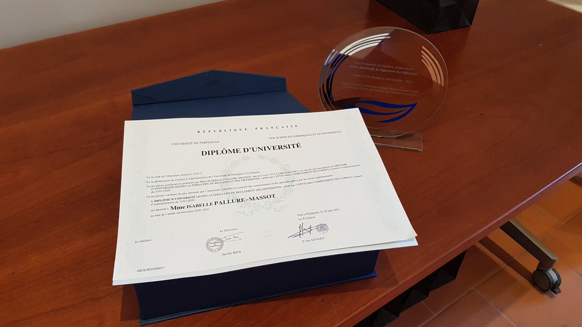 Fondation_UPVD's tweet photo. Bravo aux 21 diplômés de la 1ère promo du #DU #Mediation #Arbitrage #Reglement #Differends @upvd1 avec le soutien des avocats des #PO et de la chaire #mécénat @Fondation_UPVD #juridique #FormationContinue #ESR https://t.co/AuYXFAKNvj