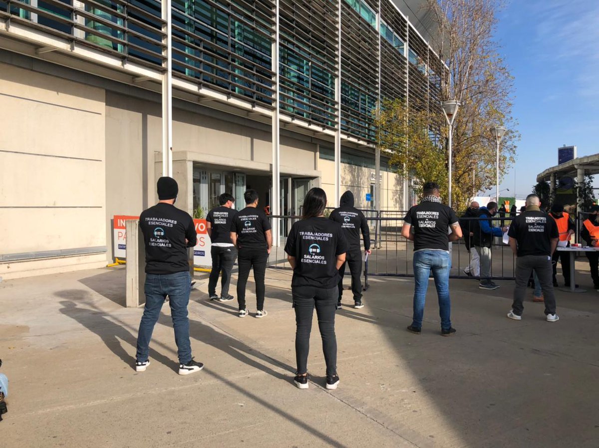 En <a href="/EANAoficial/">EANA</a> los trabajadores no pudimos elegir, tuvimos que ir a trabajar. Contagiándonos, contagiando a nuestros familiares, perdiendo a algunos de ellos. Estamos y seguimos de luto. <a href="/Gaby_Logatto/">Gabriela Logatto</a> <a href="/Diego_Sego/">Diego Segovia</a>  responsables.#LoEsencialEsInvisibleALaEANA <a href="/ATEPSA_Nacional/">ATEPSA</a>