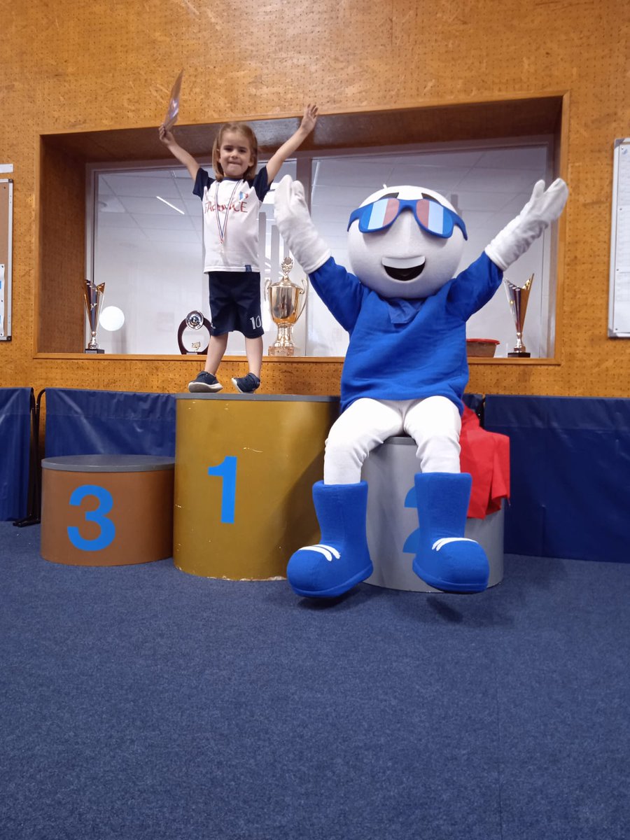 LeMansSartheTT's tweet photo. Dernière séance de #MiniPing de l'année. Fiers de nos mini-pongistes : Looping est venu les remercier en personne et espère bien les retrouver à la rentrée 2021-2022 !
Merci aux jeunes qui ont encadré les groupes !
#plaisirpartageperformance https://t.co/RalqhkdFw2