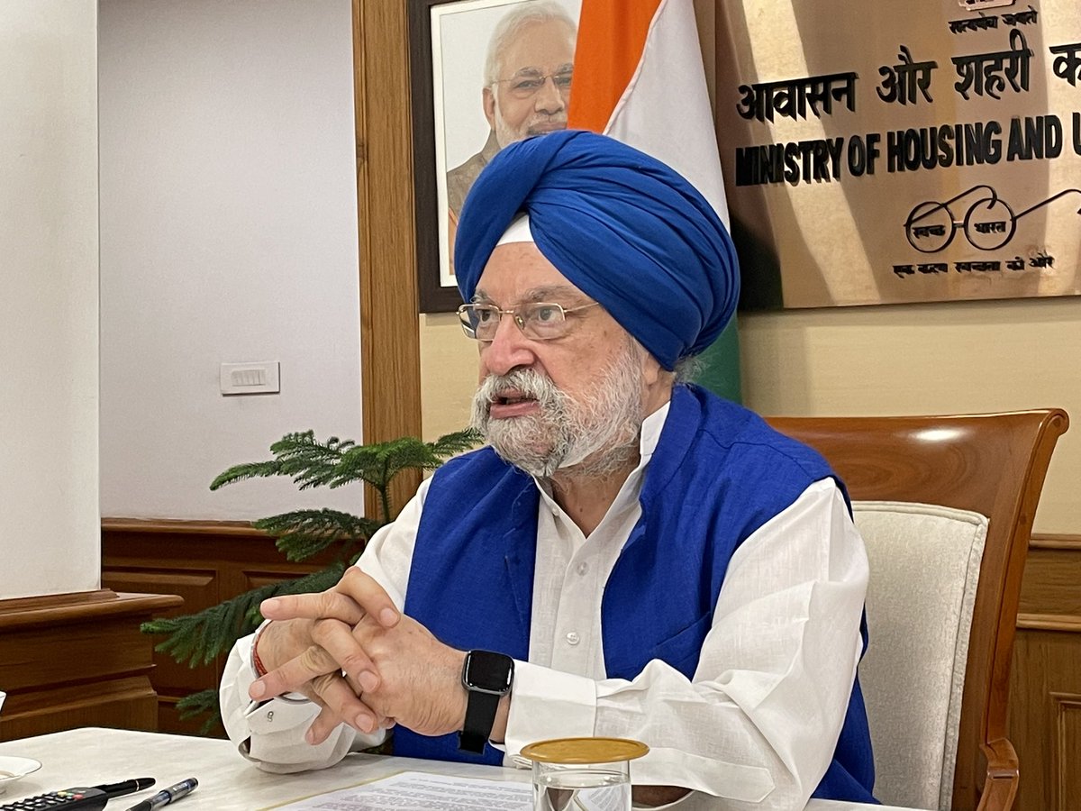 HardeepSPuri's tweet photo. We discussed ways to mainstream freight planning in our master plans, shared best practices from some of our cities &amp;decided to identify 10 freight smart cities in coordination with state govts. We are working closely with our stakeholders &amp; experts from @giz_gmbh &amp; @RockyMtnInst https://t.co/ApSBnp2GDS