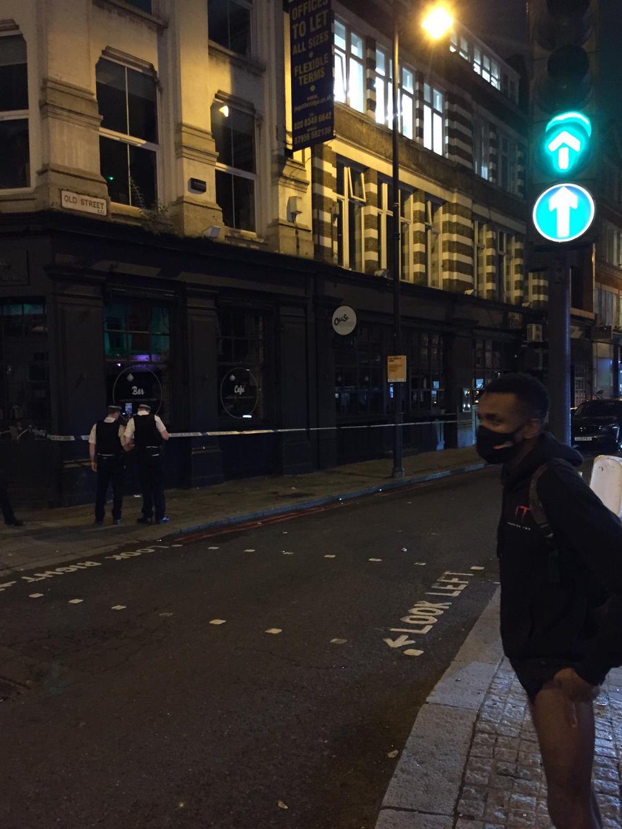 jackmantom's tweet photo. @MPSHackney @MPSShoreditch Please advise on Curtain Road / Old St cordon placement? https://t.co/UE41xGK1ZZ