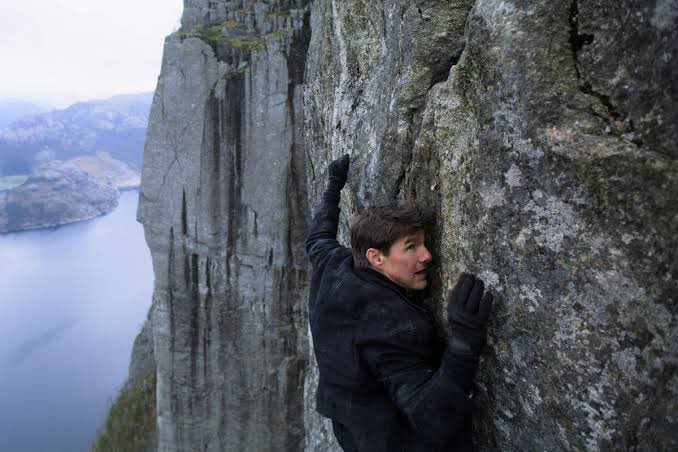 Happy 59th birthday Tom Cruise, the greatest Action star of all time. 
