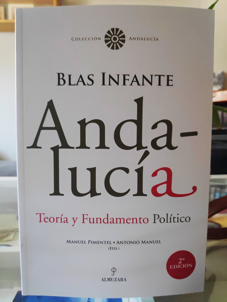 antoniomanuel__'s tweet photo. En víspera del aniversario del nacimiento de Blas Infante, recibo la segunda edición de "Andalucía.Teoría y fundamento político" que edité junto a @mpimentelsiles en @AlmuzaraLibros, y participo en el acto de entrega de los Premios Blas Infante a la solidaridad del @aytocasares. https://t.co/0FAg41kGAC
