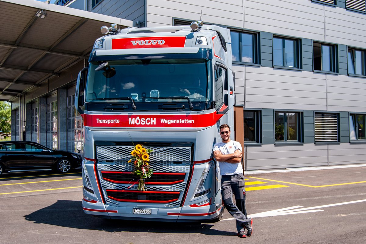 Verbrauchsarm, komfortabel, stark - diese und viele weitere Attribute passen perfekt zum neuen VOLVO FH-460 der Mösch Transporte AG, Wegenstetten. 
facebook.com/www.martireide…
