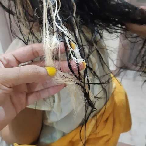 Glamours Beauty Station is offering Crown Hair Streaks for your curly, frizzy, and damaged hair. 

Book Your Appointment NOW!!!

Whatsapp/Call :0348-6700192

Visit Us: glamoursbs.com/hair-treatment/
#haircolour #hairhighlights #hairstreaking #hairdye #hair #hairstyle #hairstyles #bhfyp;