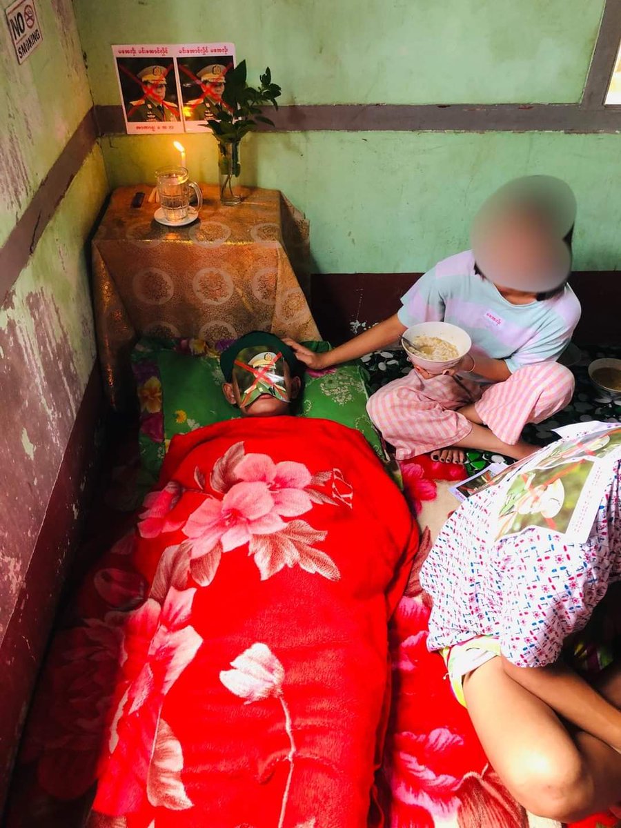 Chanapai247's tweet photo. Young activists from #WyneMaw township staged a demonstration of MinAungHlaing's funeral by serving with Monh-hin-gha and gambling .
#July3RevileStrike 
#WhatsHappeningInMyanmar 
#MurdererMinAungHlaing https://t.co/XBKL7200SB