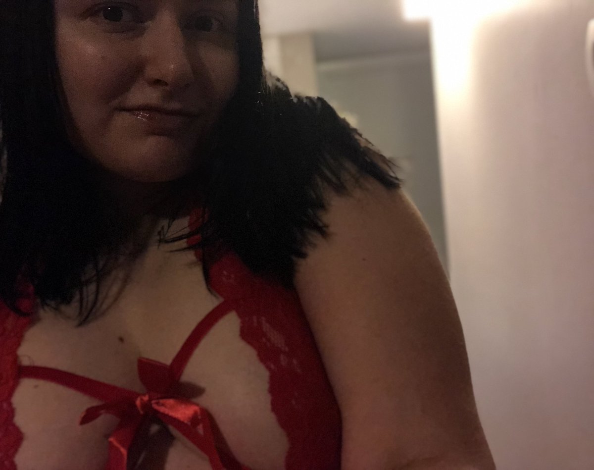 tessarubyxoxo's tweet image. The weekend has barely begun and the rinse has been so intense already. Fun for me at least.