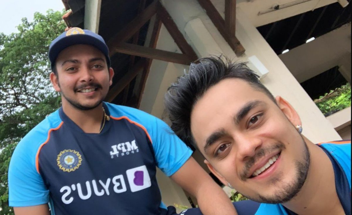 ishankishan51's tweet photo. 🤜🤛 @PrithviShaw https://t.co/plAni4Xite