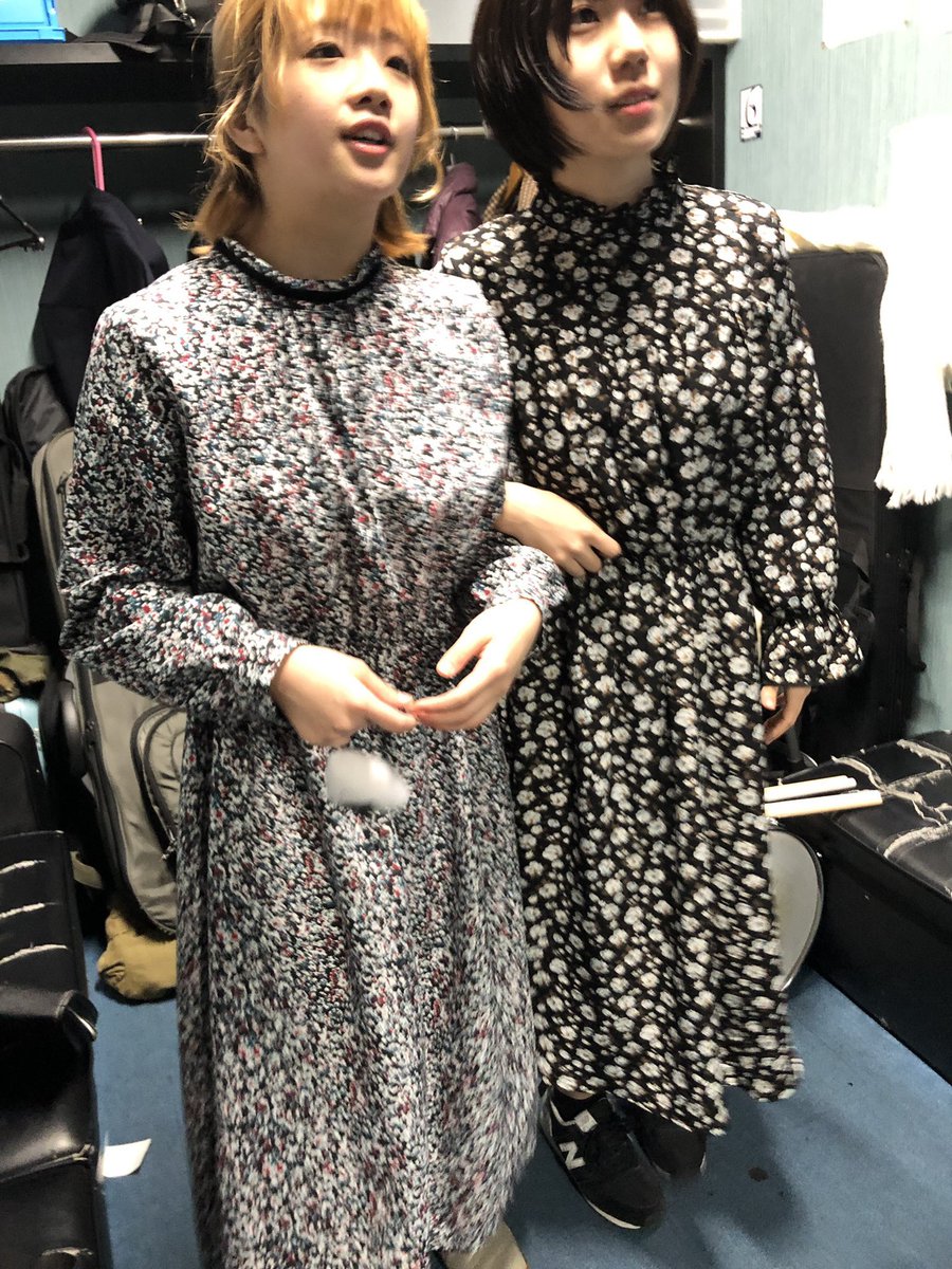 milky_BAND's tweet photo. お久しぶりです！！！
やまりです！

2021ももう半年たったと思うと恐ろし😨2人に会ってないので過去写真..📸

バンドは恋人だと誰かが
言っていたけど本当に
そう思います🌱

これからも
病める時も健やかなる時も
富める時も貧しき時も
2人を愛し敬い慈しみます🌿

#みるきーこうかんにっき　#51頁 https://t.co/iz3txx8GUG