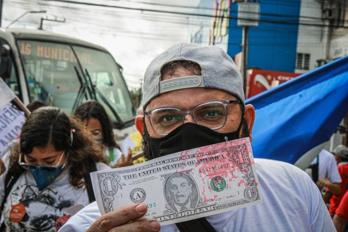 UJSBRASIL's tweet photo. Quanto vale sua vida? #3JForaBolsonaro https://t.co/JEVJyeMIDw